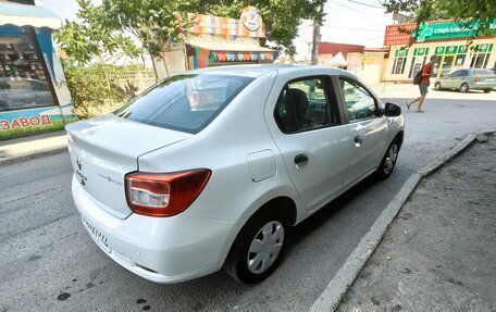 Renault Logan II, 2017 год, 895 000 рублей, 5 фотография