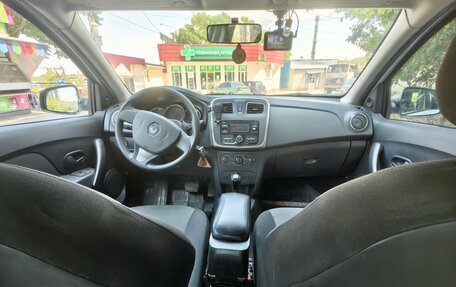 Renault Logan II, 2017 год, 895 000 рублей, 11 фотография