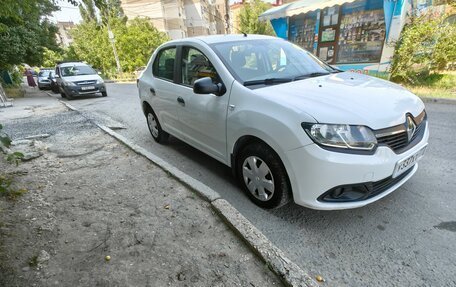 Renault Logan II, 2017 год, 895 000 рублей, 2 фотография
