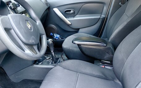 Renault Logan II, 2017 год, 895 000 рублей, 15 фотография