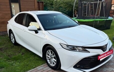 Toyota Camry, 2019 год, 2 550 000 рублей, 3 фотография