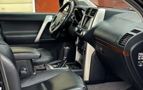 Toyota Land Cruiser Prado 150 рестайлинг 2, 2010 год, 3 090 000 рублей, 19 фотография
