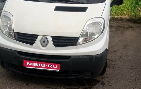 Renault Trafic, 2002 год, 550 000 рублей, 2 фотография