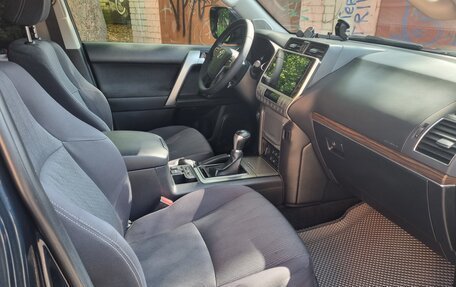 Toyota Land Cruiser Prado 150 рестайлинг 2, 2017 год, 4 250 000 рублей, 11 фотография