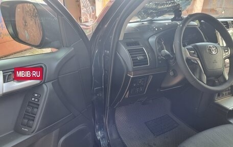 Toyota Land Cruiser Prado 150 рестайлинг 2, 2017 год, 4 250 000 рублей, 14 фотография