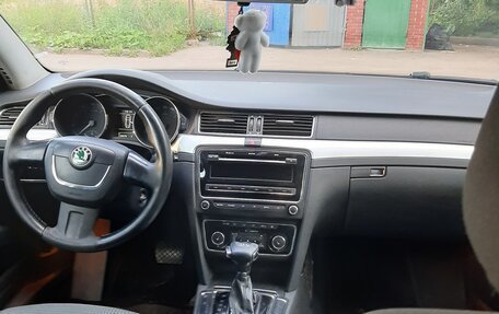 Skoda Superb III рестайлинг, 2011 год, 820 000 рублей, 5 фотография