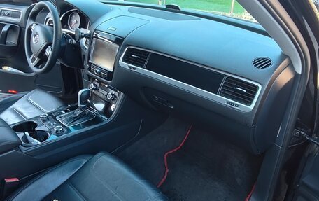 Volkswagen Touareg III, 2011 год, 2 100 000 рублей, 13 фотография
