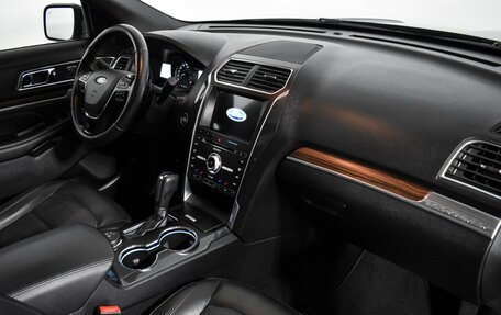 Ford Explorer VI, 2016 год, 2 800 000 рублей, 15 фотография