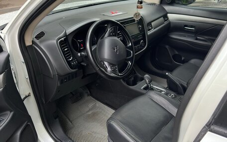 Mitsubishi Outlander III рестайлинг 3, 2015 год, 1 650 000 рублей, 2 фотография