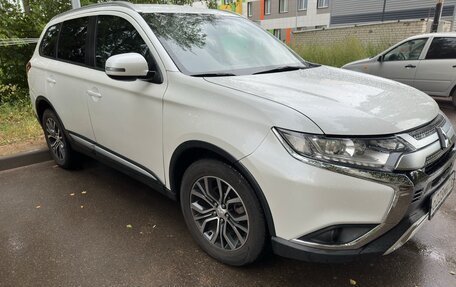 Mitsubishi Outlander III рестайлинг 3, 2015 год, 1 650 000 рублей, 11 фотография