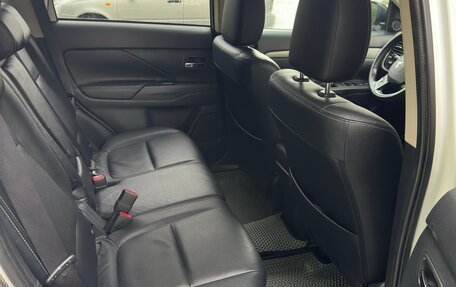 Mitsubishi Outlander III рестайлинг 3, 2015 год, 1 650 000 рублей, 6 фотография