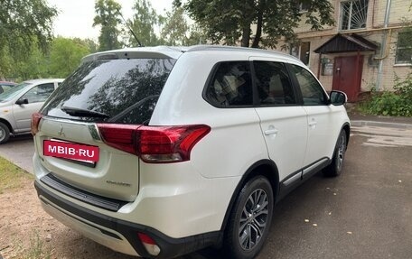 Mitsubishi Outlander III рестайлинг 3, 2015 год, 1 650 000 рублей, 9 фотография