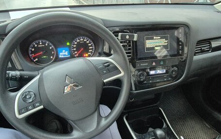 Mitsubishi Outlander III рестайлинг 3, 2022 год, 2 290 000 рублей, 6 фотография