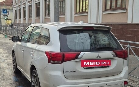 Mitsubishi Outlander III рестайлинг 3, 2022 год, 2 290 000 рублей, 4 фотография