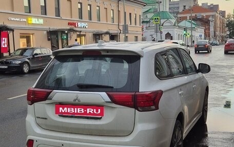 Mitsubishi Outlander III рестайлинг 3, 2022 год, 2 290 000 рублей, 5 фотография
