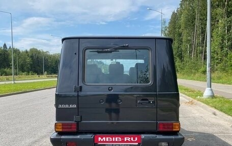 Mercedes-Benz G-Класс W463 рестайлинг _ii, 1993 год, 1 800 000 рублей, 3 фотография
