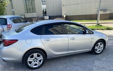 Opel Astra J, 2013 год, 850 000 рублей, 3 фотография