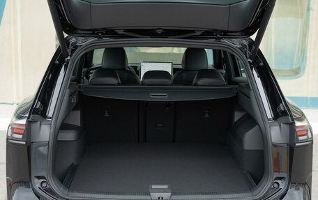Volkswagen Tiguan, 2024 год, 4 749 000 рублей, 26 фотография