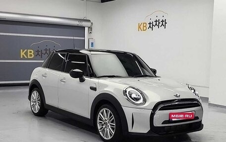 MINI Hatch, 2022 год, 1 900 000 рублей, 3 фотография