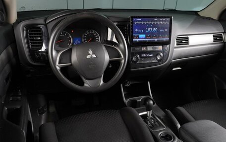Mitsubishi Outlander III рестайлинг 3, 2013 год, 1 329 000 рублей, 6 фотография