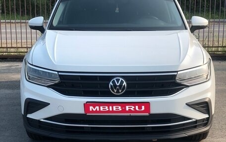 Volkswagen Tiguan II, 2021 год, 3 000 000 рублей, 1 фотография