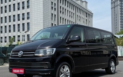Volkswagen Caravelle T6 рестайлинг, 2018 год, 3 100 000 рублей, 1 фотография