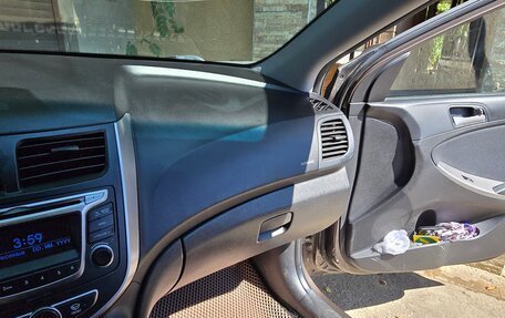 Hyundai Solaris II рестайлинг, 2014 год, 1 000 000 рублей, 12 фотография