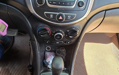 Hyundai Solaris II рестайлинг, 2014 год, 1 000 000 рублей, 16 фотография