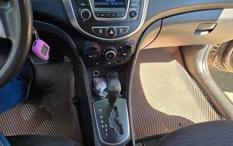 Hyundai Solaris II рестайлинг, 2014 год, 1 000 000 рублей, 14 фотография