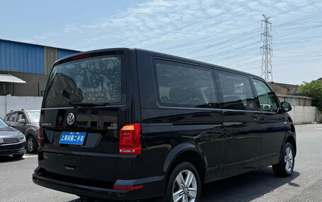 Volkswagen Caravelle T6 рестайлинг, 2018 год, 3 100 000 рублей, 6 фотография