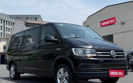 Volkswagen Caravelle T6 рестайлинг, 2018 год, 3 100 000 рублей, 3 фотография