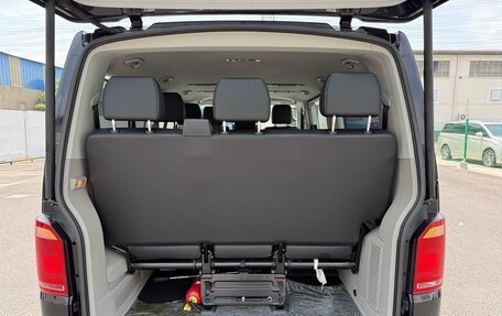 Volkswagen Caravelle T6 рестайлинг, 2018 год, 3 100 000 рублей, 24 фотография