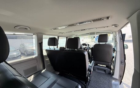 Volkswagen Caravelle T6 рестайлинг, 2018 год, 3 100 000 рублей, 19 фотография
