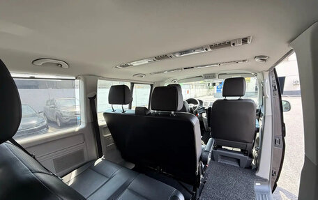 Volkswagen Caravelle T6 рестайлинг, 2018 год, 3 100 000 рублей, 28 фотография