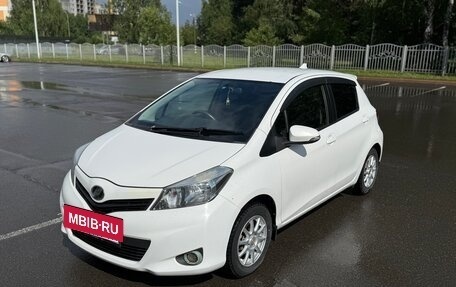 Toyota Vitz, 2012 год, 720 000 рублей, 2 фотография