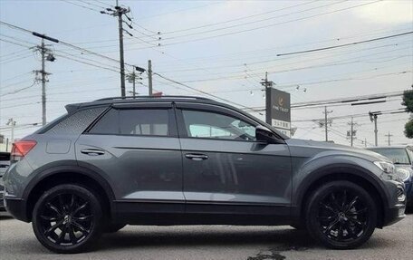 Volkswagen T-Roc I, 2022 год, 1 322 222 рублей, 3 фотография