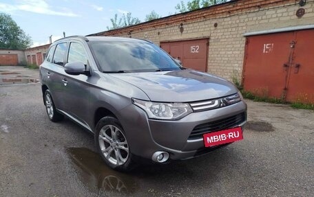 Mitsubishi Outlander III рестайлинг 3, 2012 год, 1 630 000 рублей, 6 фотография