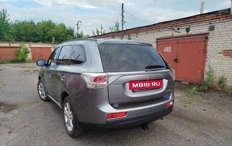 Mitsubishi Outlander III рестайлинг 3, 2012 год, 1 630 000 рублей, 4 фотография