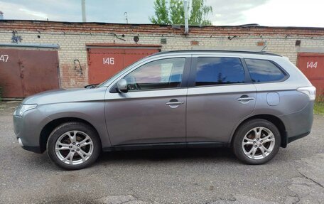Mitsubishi Outlander III рестайлинг 3, 2012 год, 1 630 000 рублей, 9 фотография