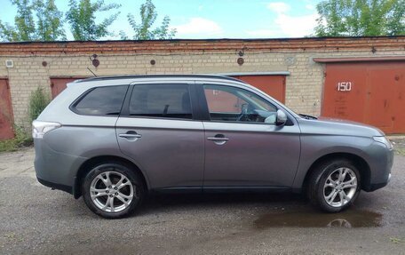 Mitsubishi Outlander III рестайлинг 3, 2012 год, 1 630 000 рублей, 8 фотография