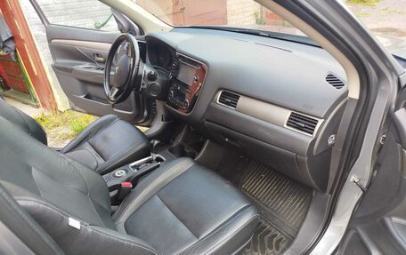 Mitsubishi Outlander III рестайлинг 3, 2012 год, 1 630 000 рублей, 21 фотография