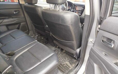 Mitsubishi Outlander III рестайлинг 3, 2012 год, 1 630 000 рублей, 18 фотография