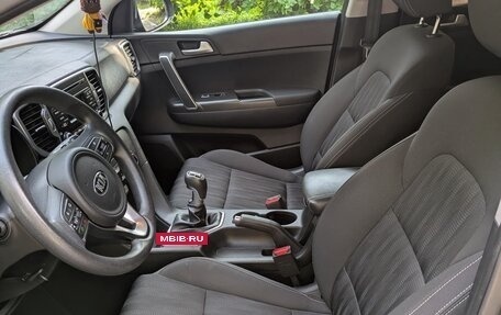 KIA Sportage IV рестайлинг, 2018 год, 1 600 000 рублей, 10 фотография