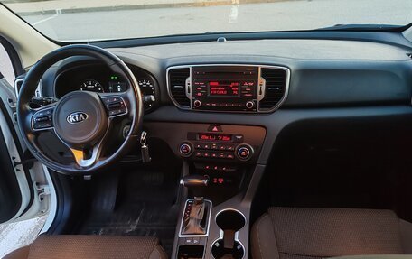 KIA Sportage IV рестайлинг, 2018 год, 1 800 000 рублей, 8 фотография