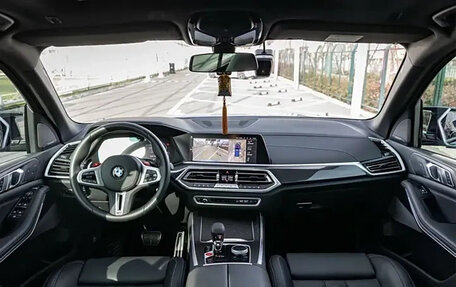 BMW X5 M, 2022 год, 15 100 025 рублей, 2 фотография