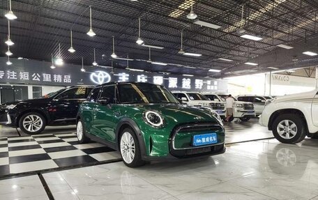 MINI Hatch, 2022 год, 2 350 000 рублей, 3 фотография