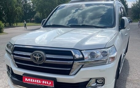 Toyota Land Cruiser 200, 2018 год, 7 950 000 рублей, 1 фотография