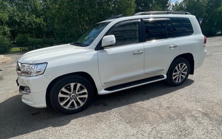 Toyota Land Cruiser 200, 2018 год, 7 950 000 рублей, 3 фотография