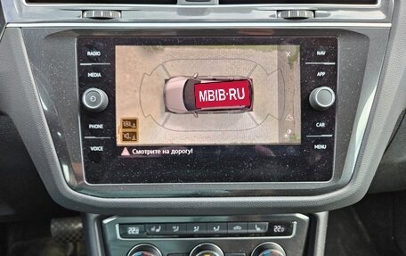 Volkswagen Tiguan II, 2018 год, 2 700 000 рублей, 3 фотография