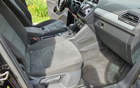 Volkswagen Tiguan II, 2018 год, 2 700 000 рублей, 14 фотография